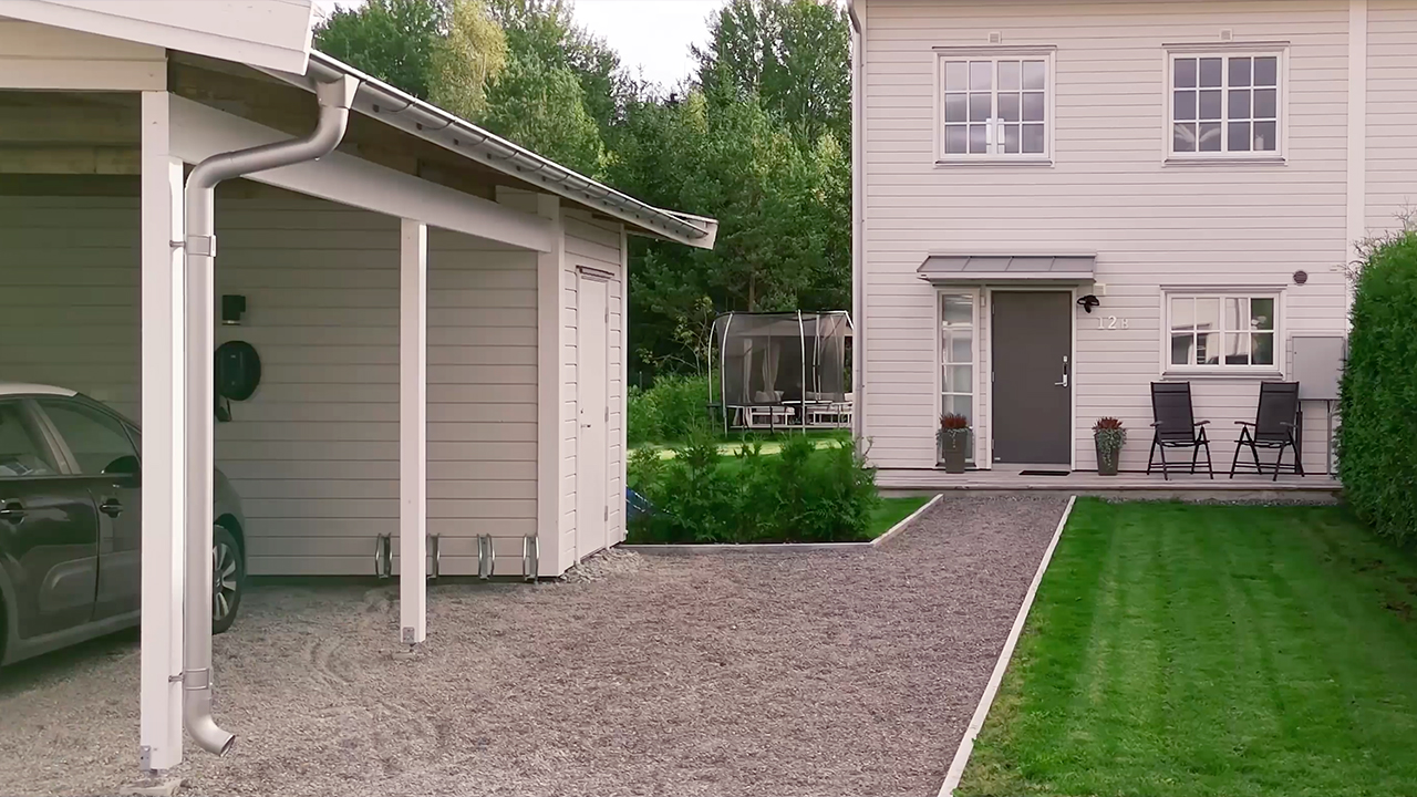 Mäklarfilm visar bostaden från sin bästa sida och ger spekulanter en tydlig känsla av rymd, ljus och atmosfär redan innan visningen